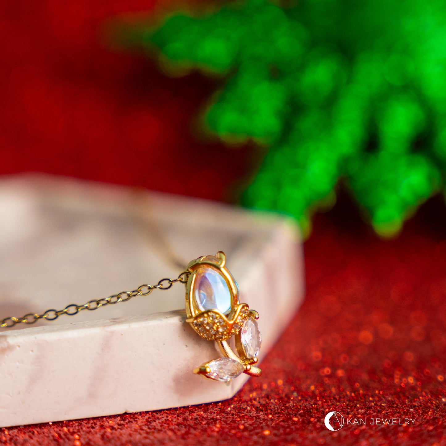 Collar con colgante de tulipán cristal tornasol baño de oro 18k