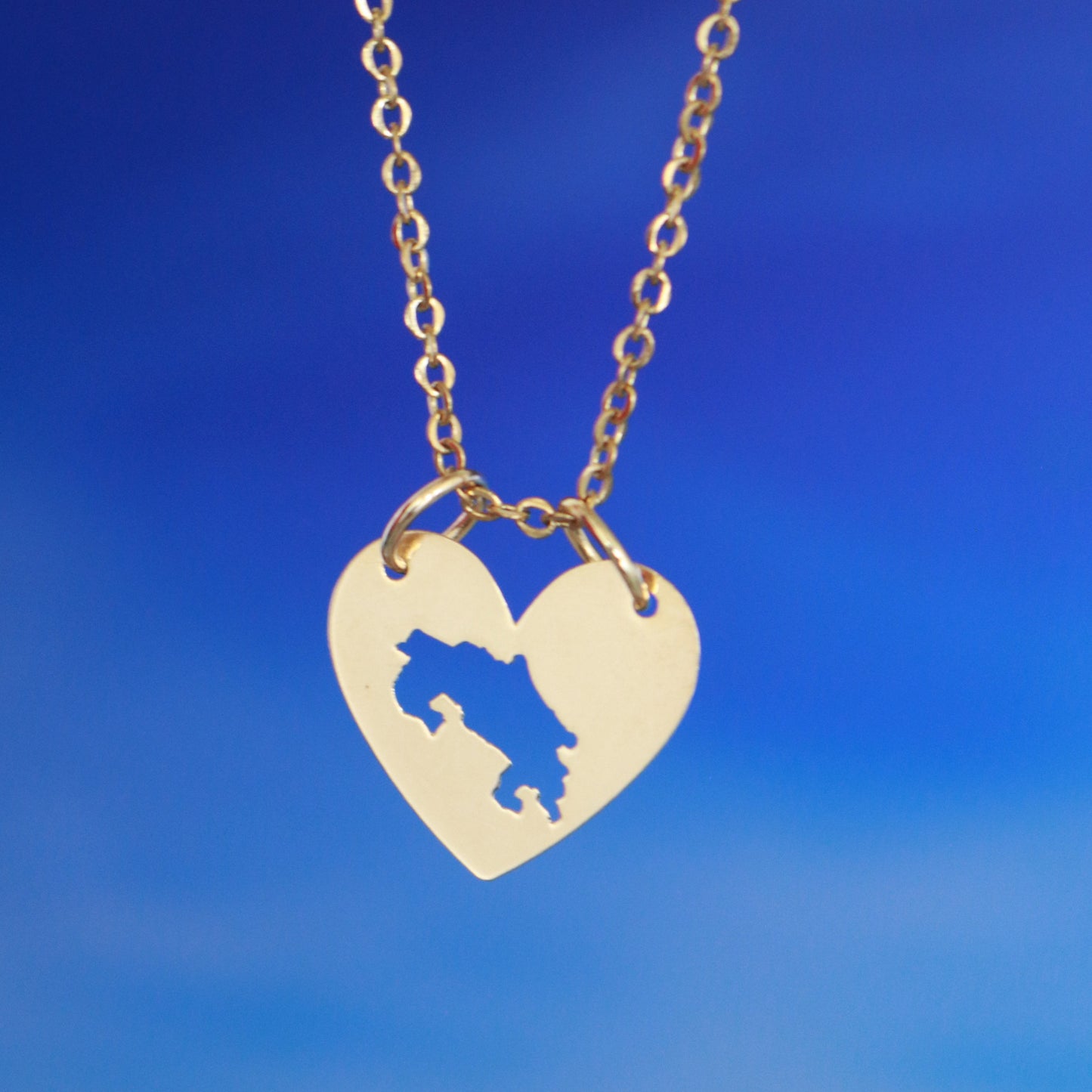 Collar con dije de Costa Rica en corazón