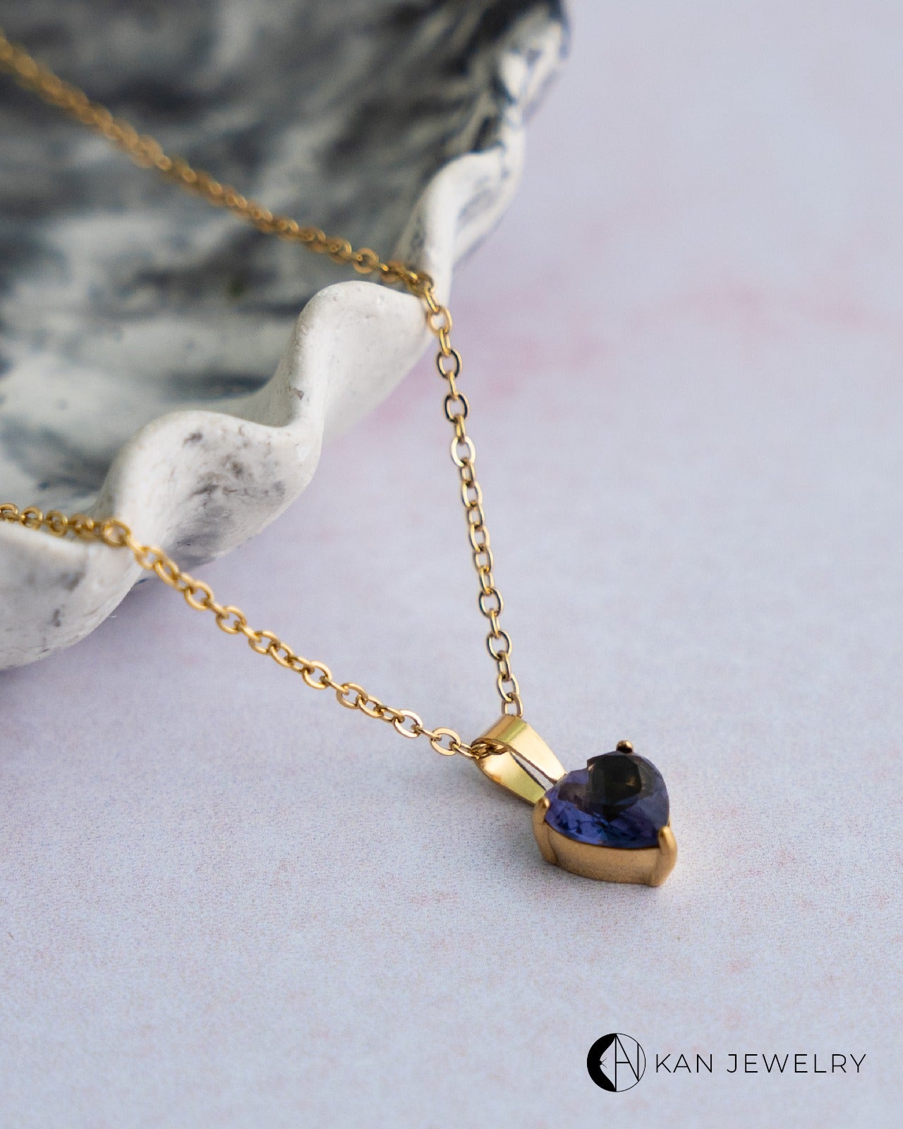 Collar con corazón de cristal