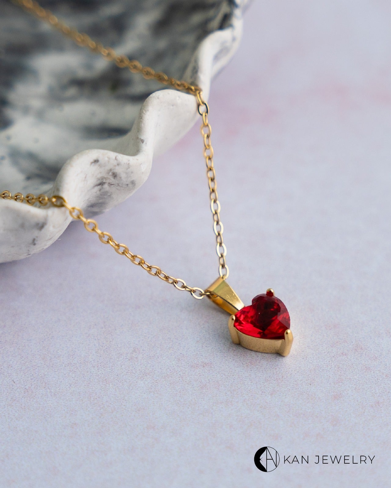 Collar con corazón de cristal