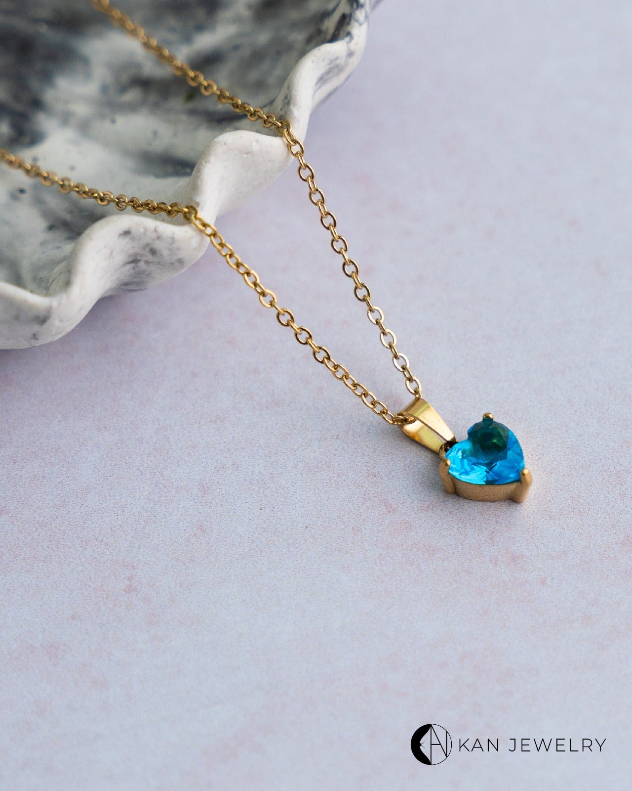 Collar con corazón de cristal