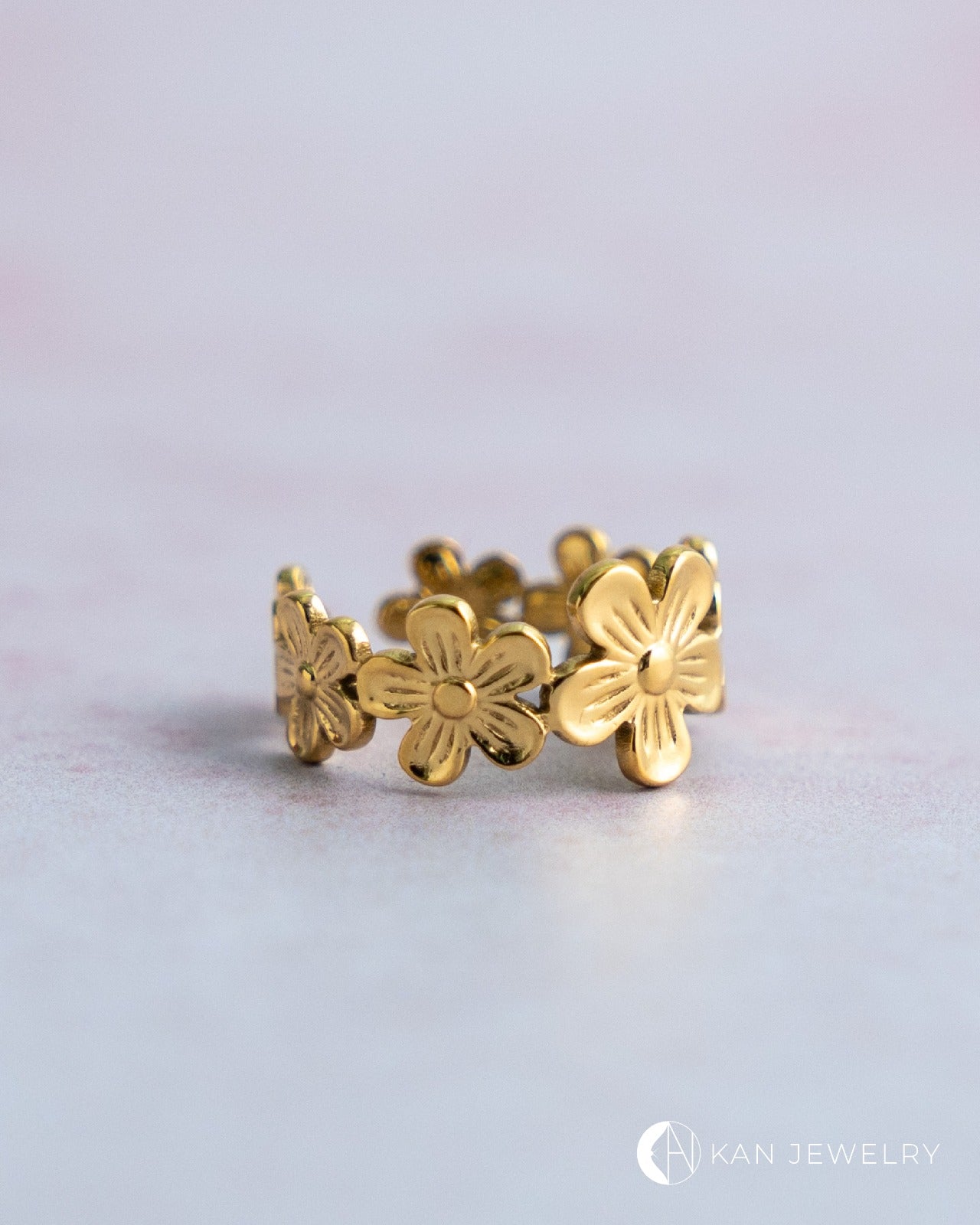 Anillos de flor chapados en oro
