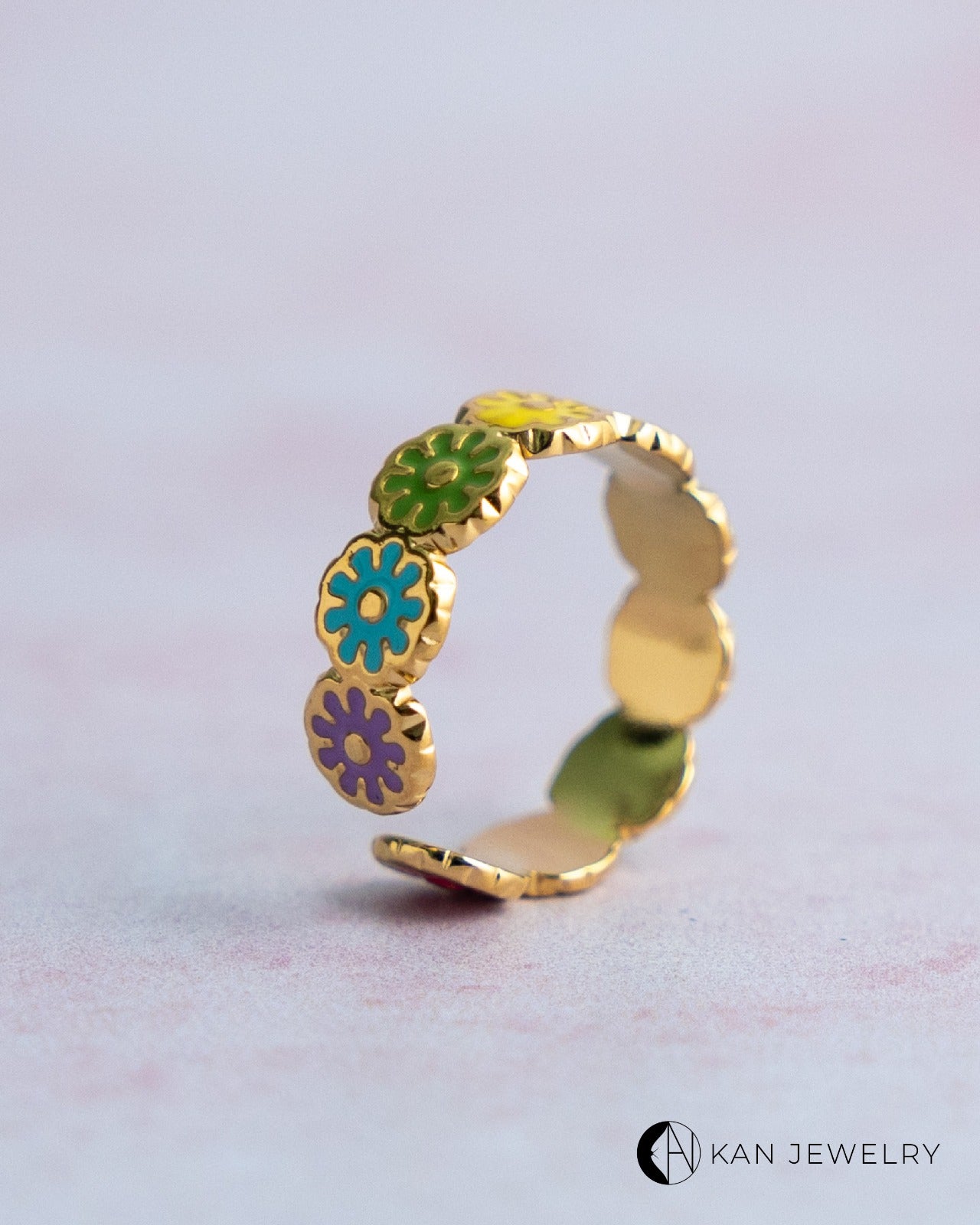 Anillos de flor chapados en oro